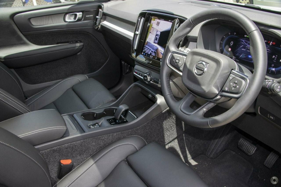2025 Volvo XC40 XZ Plus B4 SUV Image 6