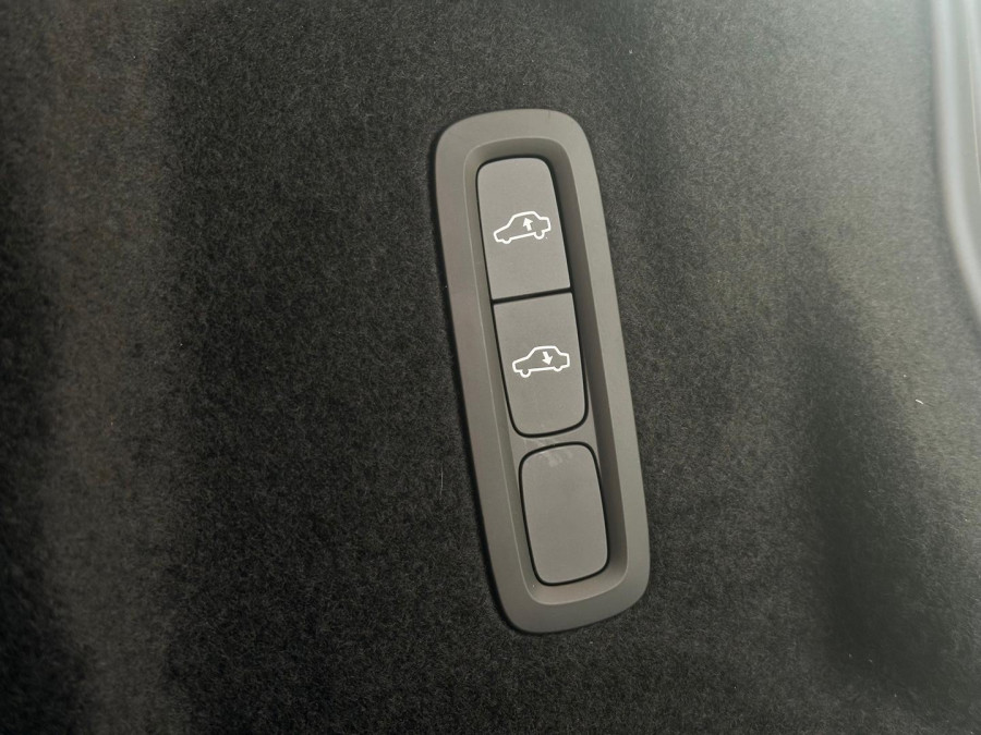 2025 MY26 Volvo XC60 UZ Ultra B5 Dark SUV Image 14