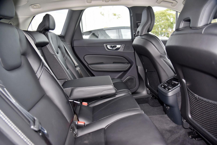 2023 Volvo XC60  Ultimate B5 Bright SUV Image 7