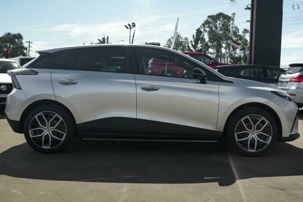 2024 MG MG4 MEH32 Essence 64 Hatch Image 5