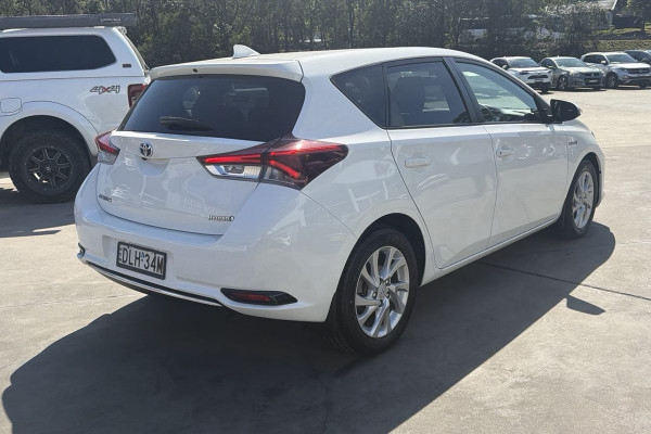 2017 Toyota Corolla ZWE186R Hybrid Hatch Image 4