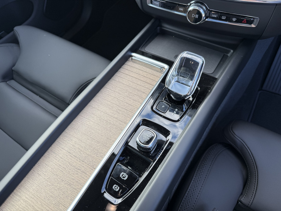2025 MY26 Volvo XC60 UZ Plus T8 Plug-in Hybrid Dark SUV Image 21