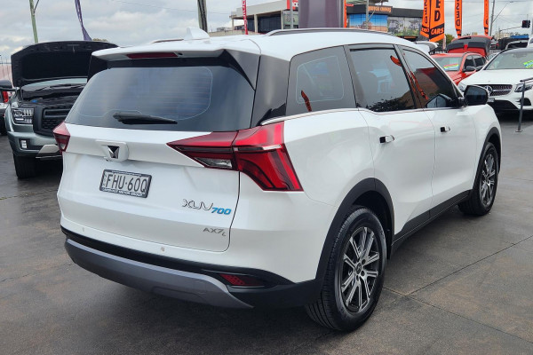 2023 Mahindra XUV700  AX7L SUV Image 3