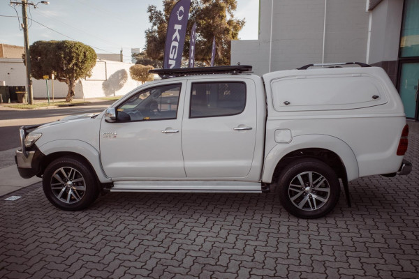 2014 Toyota HiLux SR5 Double Cab Pickup Image 4