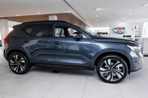 2026 Volvo XC40 XZ Ultra B4 Dark SUV Image 3