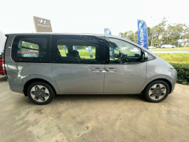 2025 Hyundai Staria US4.V3  People Mover image 3