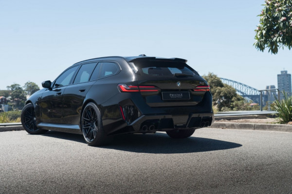 2025 BMW M5 Touring SUV Image 2