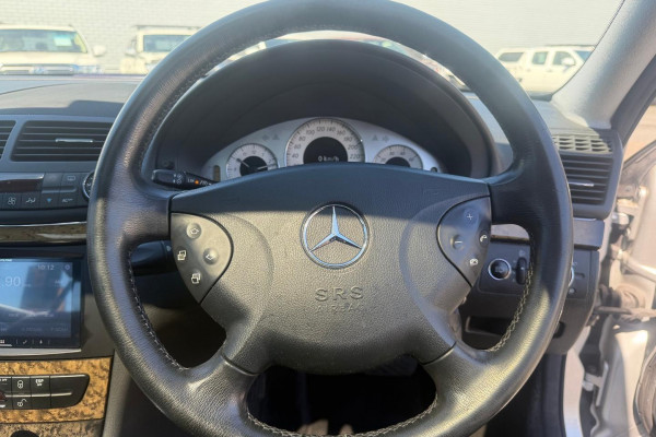 2004 Mercedes-Benz E-Class W211 E500 Elegance Sedan Image 16