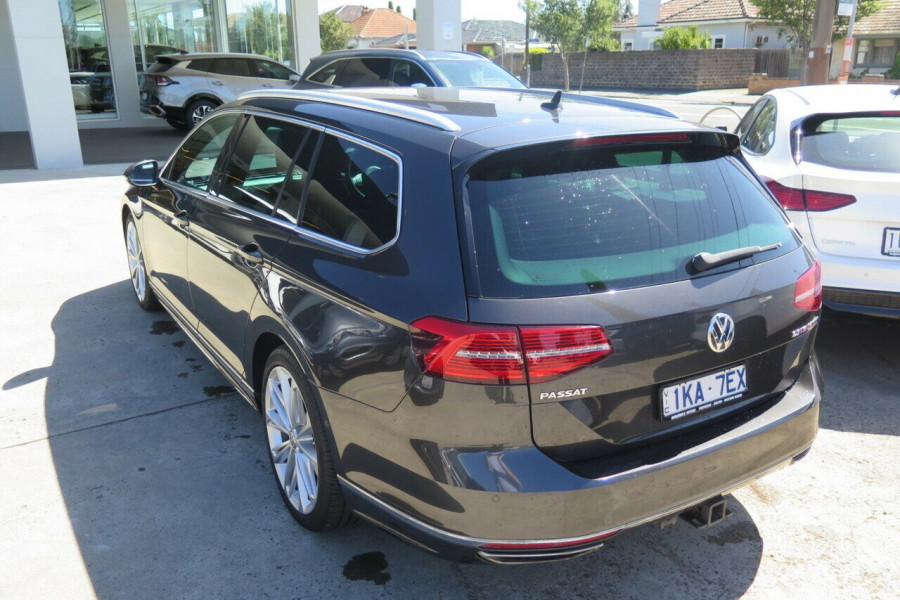 2017 Volkswagen Passat B8 206TSI R-Line Wagon Image 6