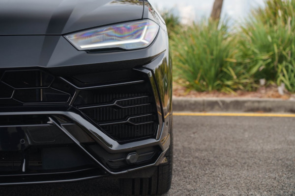 2022 Lamborghini Urus SUV Image 6