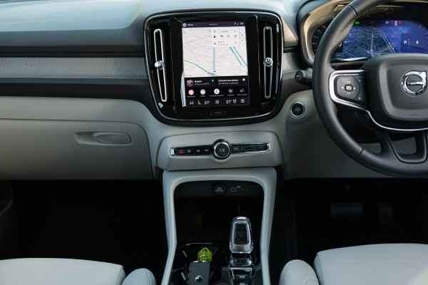 2026 Volvo XC40 XZ Ultra B4 Dark SUV Image 21