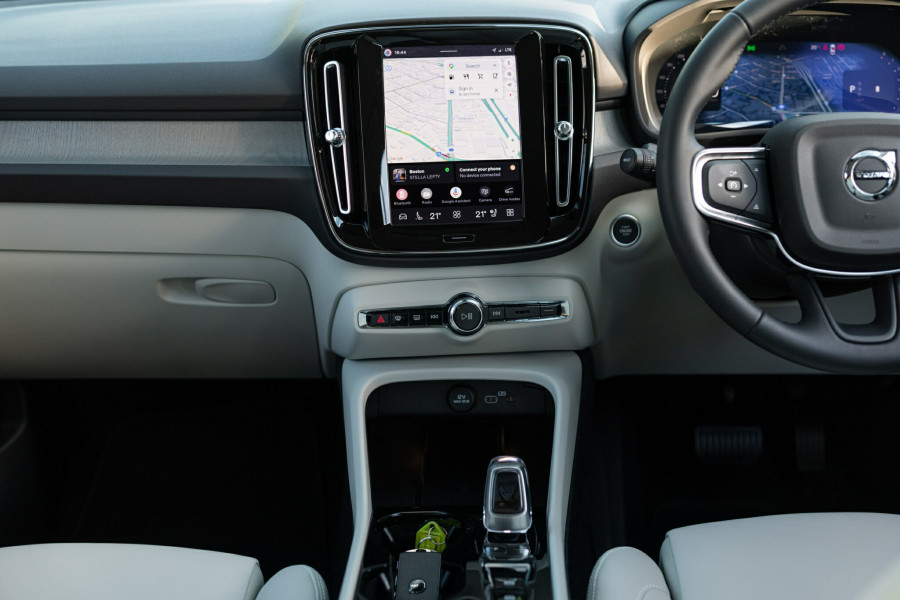 2026 Volvo XC40 XZ Ultra B4 Dark SUV Image 21