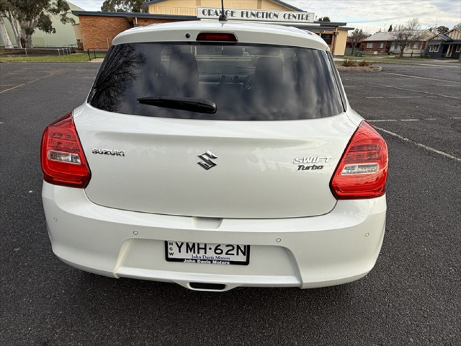 2021 Suzuki Swift GLX SUV Image 4
