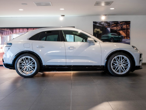 2024 MY25 Porsche Macan SUV image 5