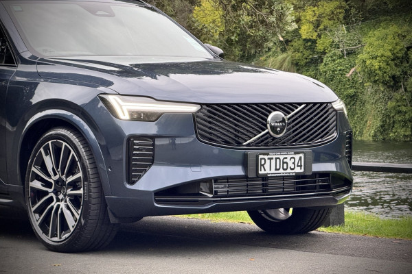 2026 Volvo XC90 L Series Ultra T8 Plug-in Hybrid Dark SUV Image 10