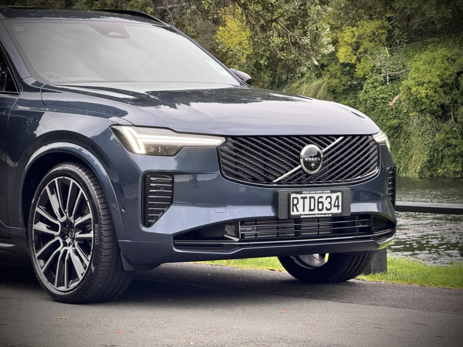 2026 Volvo XC90 L Series Ultra T8 Plug-in Hybrid Dark SUV Image 10