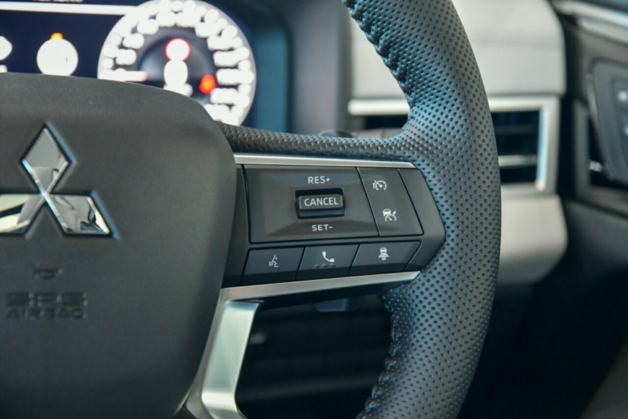 2024 Mitsubishi Outlander ZM Exceed SUV Image 13