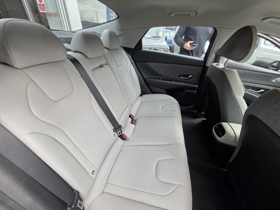 2021 Hyundai i30 CN7.V1 Elite Sedan Image 9
