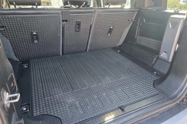 2020 MY21 Land Rover Defender L663 110 D300 SE SUV Image 9