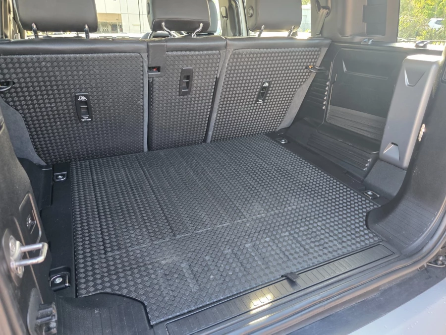 2020 MY21 Land Rover Defender L663 110 D300 SE SUV Image 9