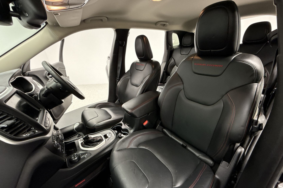 2015 Jeep Cherokee KL Trailhawk SUV Image 12