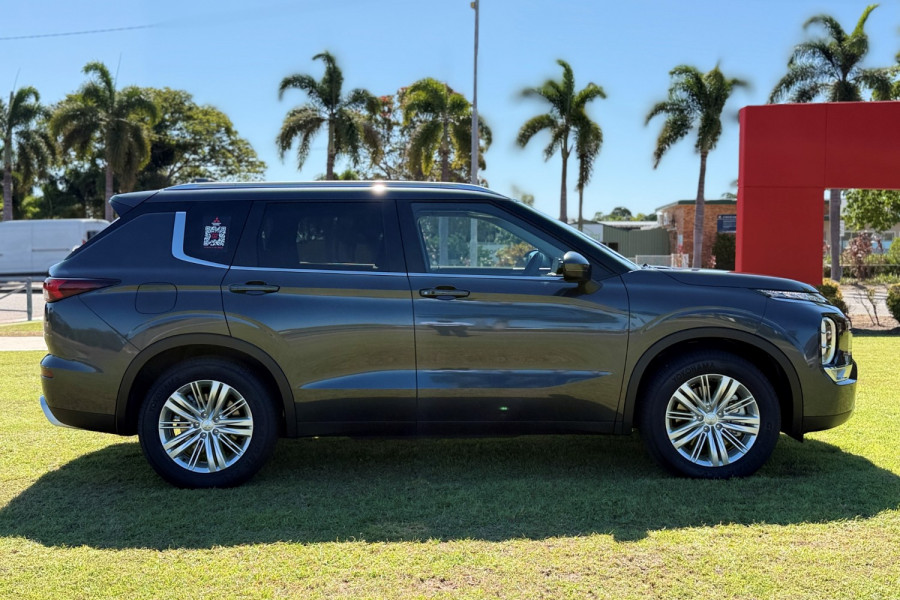 2024 Mitsubishi Outlander ZM LS SUV Image 9