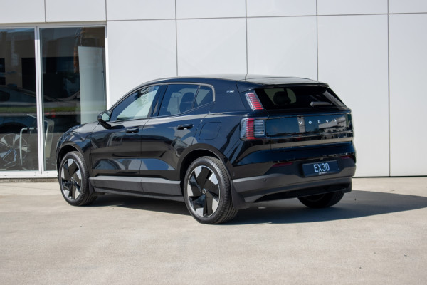 2024 Volvo EX30  Single Motor Extended Range Ultra SUV Image 5