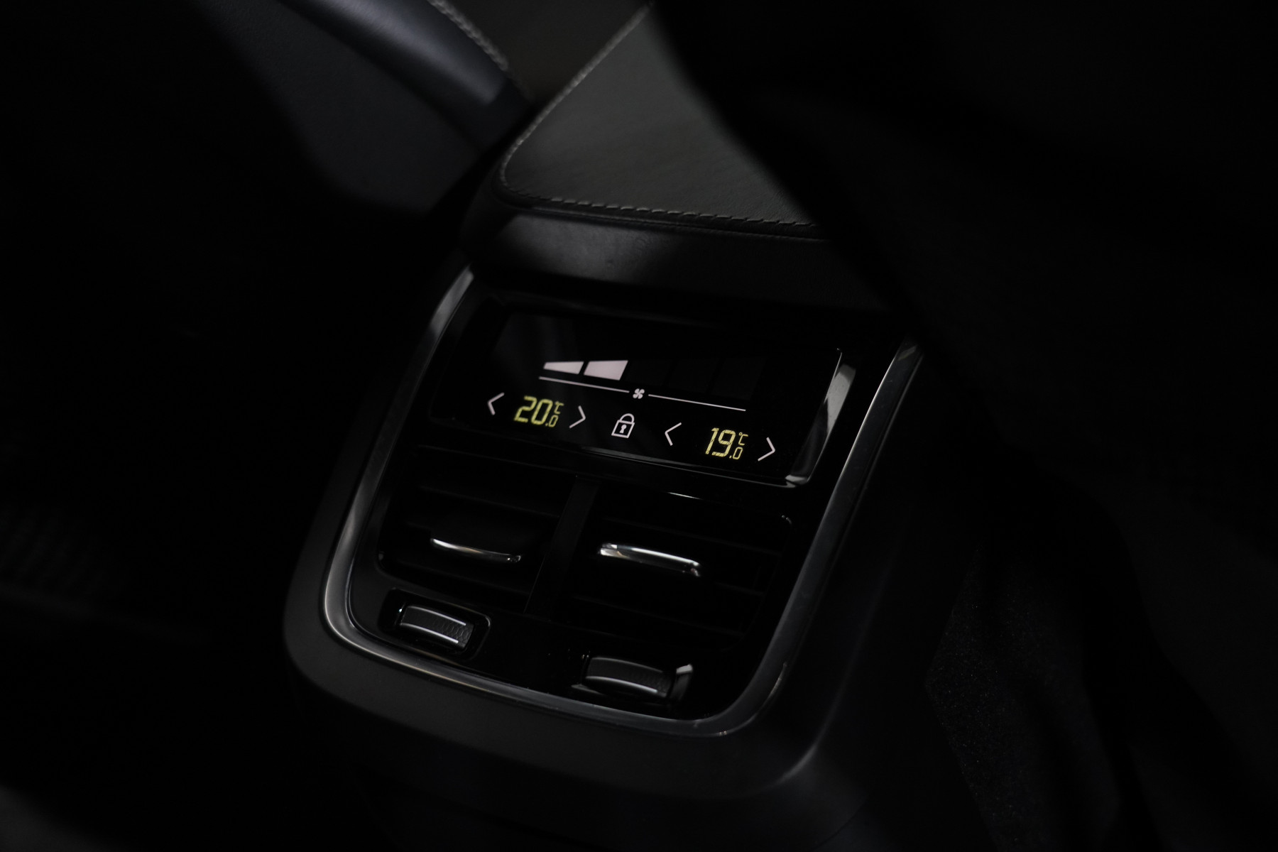 2020 Volvo XC90 T6 R-Design (Awd) SUV Image 30