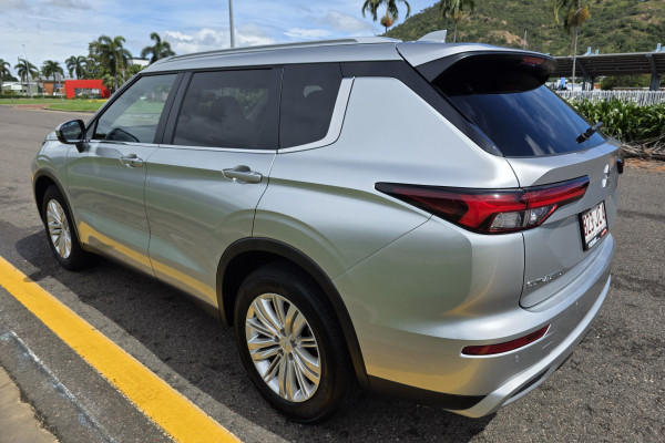 2023 MY24 Mitsubishi Outlander ZM LS SUV Image 5