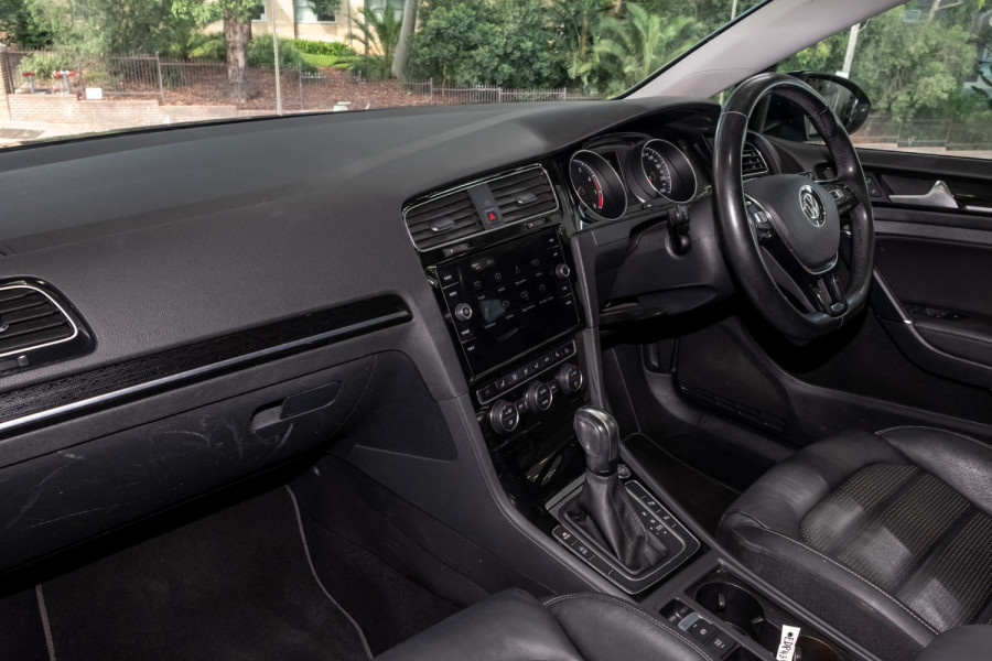 2019 Volkswagen Golf 7.5 110TSI Highline Wagon Image 8