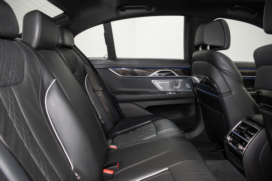 2018 BMW 7 Series 30d Sedan Image 3