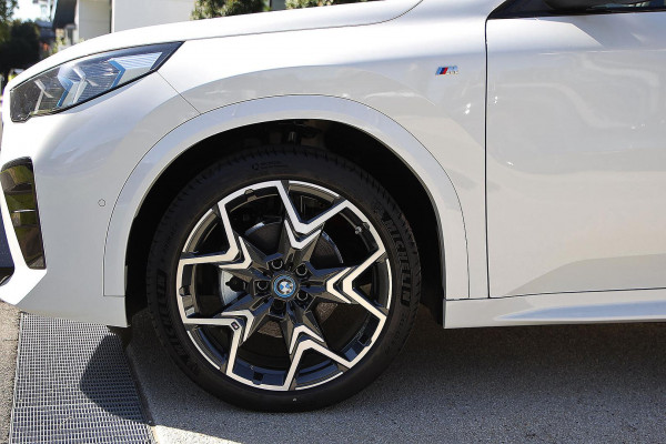 2024 BMW iX2 U10 eDrive20 M Sport SUV image 5