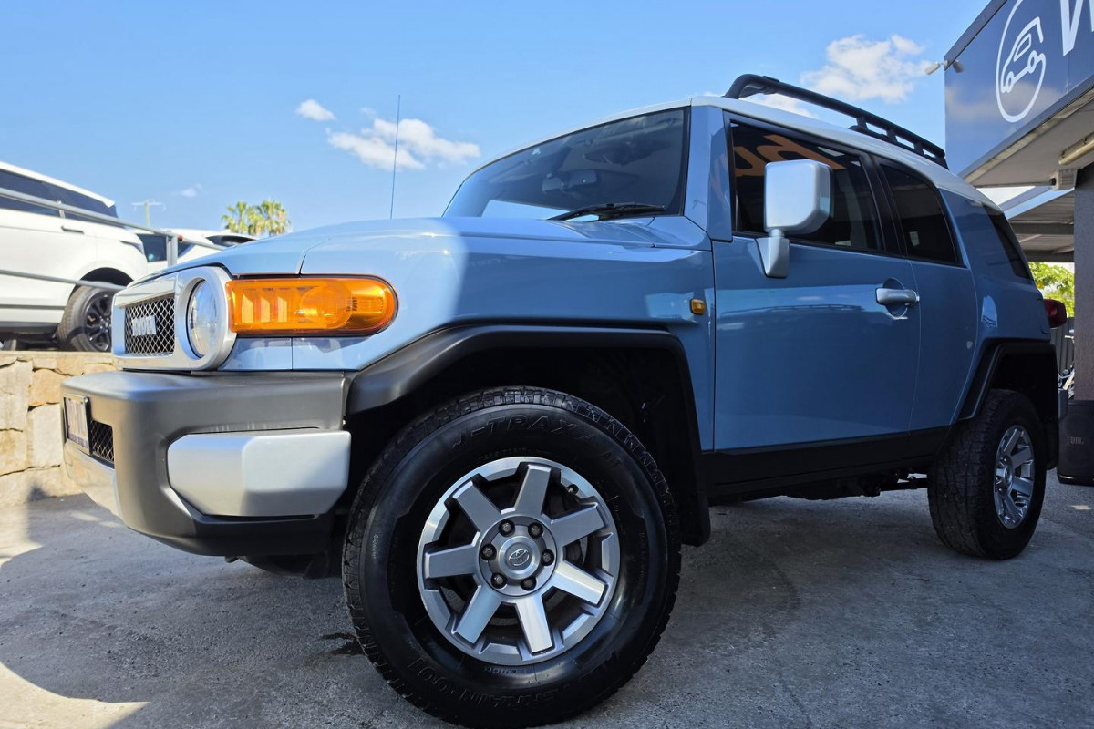 2015 MY14 Toyota FJ Cruiser GSJ15R  SUV