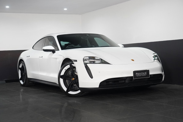 2021 Porsche Taycan 4S Coupe Image 12