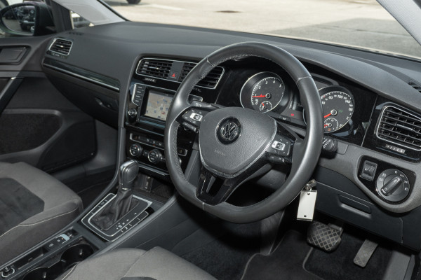 2015 Volkswagen Golf 7 103TSI Highline Hatch Image 6