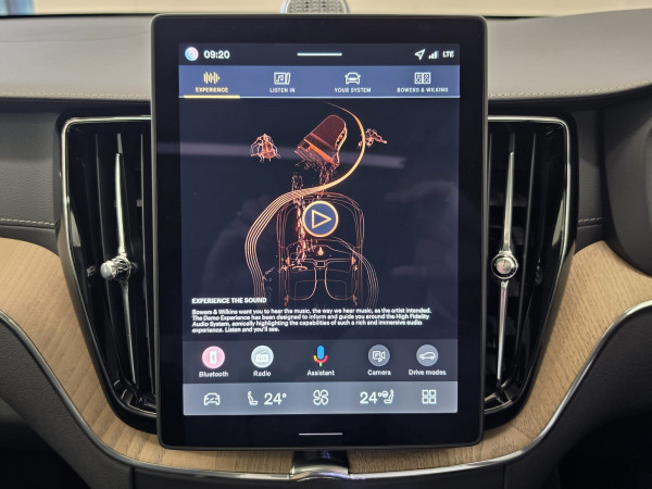 2025 MY26 Volvo XC60 UZ Ultra T8 Plug-in Hybrid Dark SUV image 15
