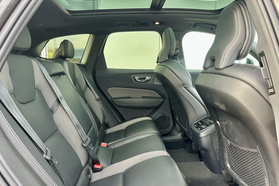2021 Volvo XC60 B6 AWD R-DESIGN 2.0P SUV Image 8