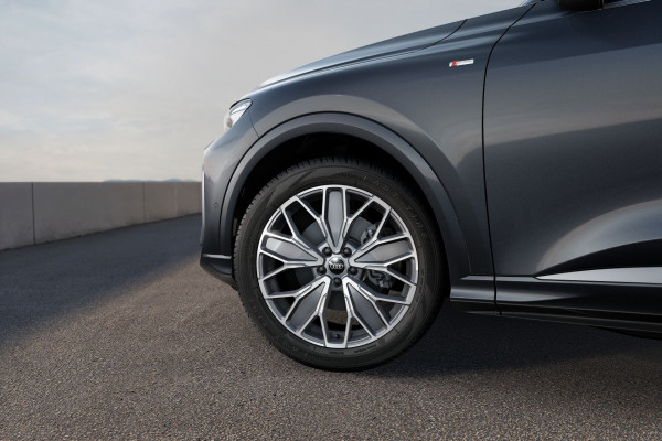 2025 MY26 Audi Q5 GU TFSI 200kW sport SUV