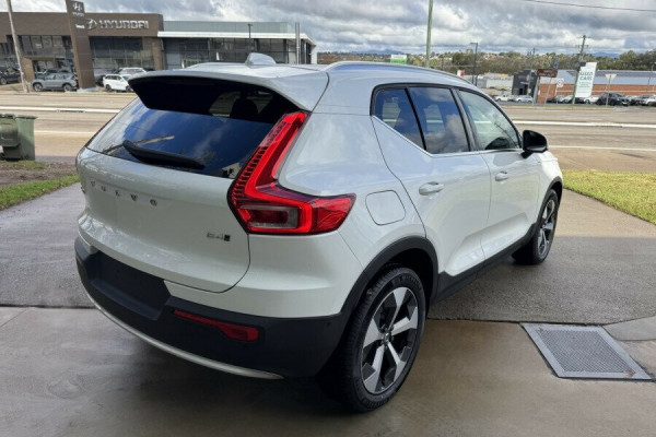 2025 MY26 Volvo XC40 XZ Ultra B4 Bright SUV Image 5