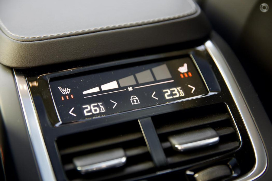 2024 Volvo XC90 L Series Recharge Ultimate T8 Plug-In Hybrid SUV Image 11