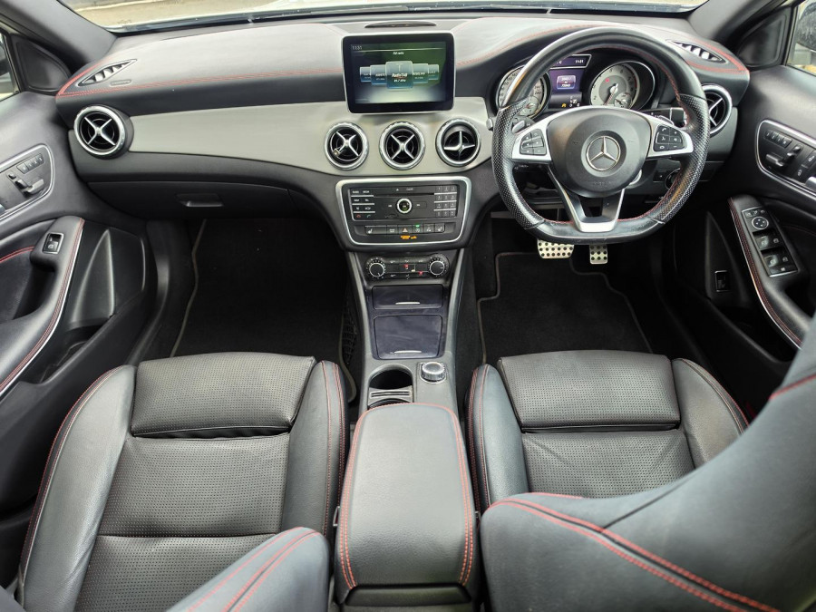 2016 Mercedes-Benz GLA-Class X156 GLA180 SUV Image 14