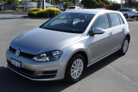 Volkswagen Golf 90TSI 7