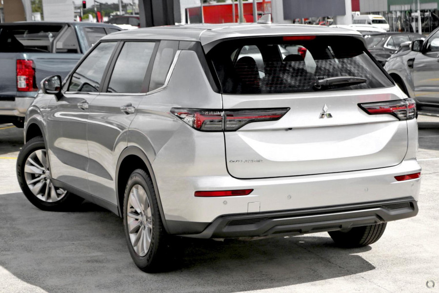 2026 Mitsubishi Outlander ZM ES SUV Image 4