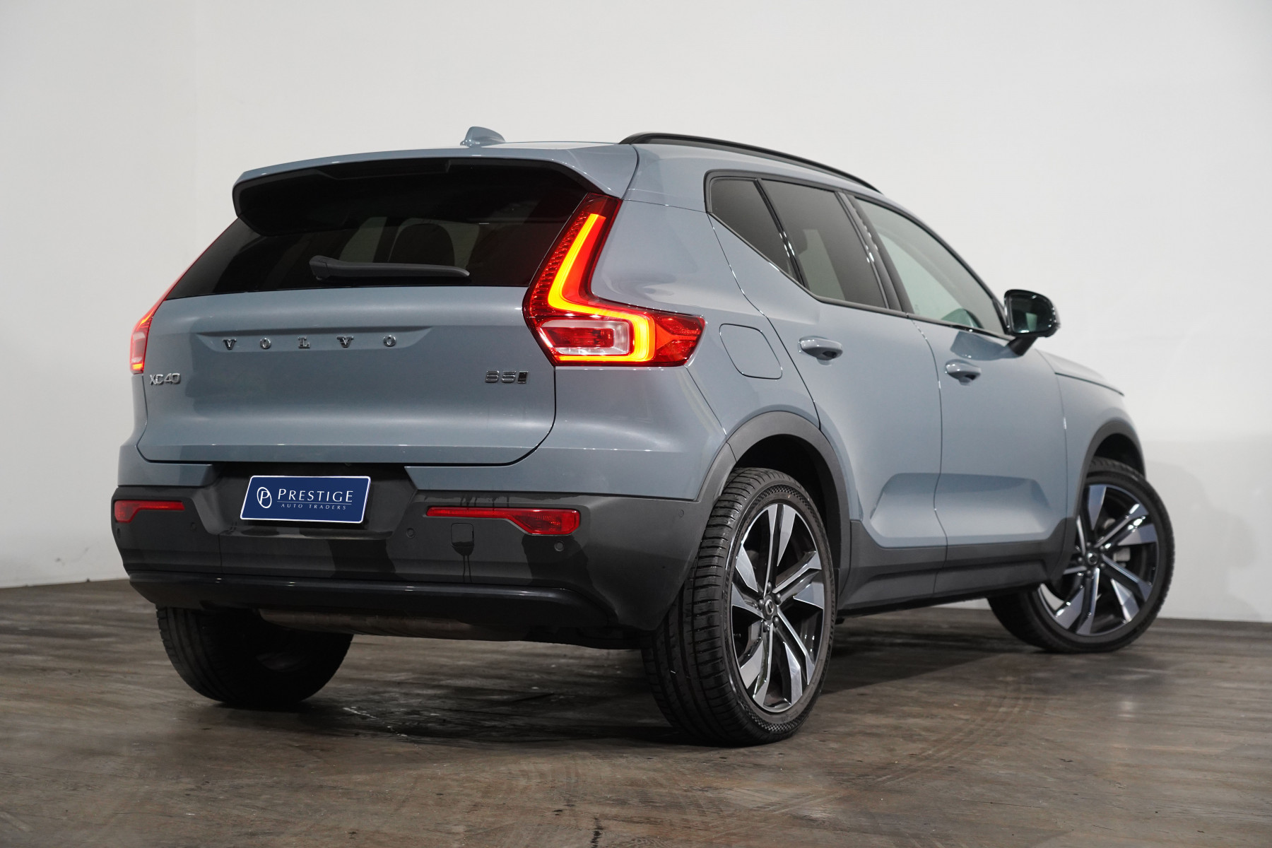 2022 Volvo Xc40 Ultimate B5 Dark Mhev SUV Image 7