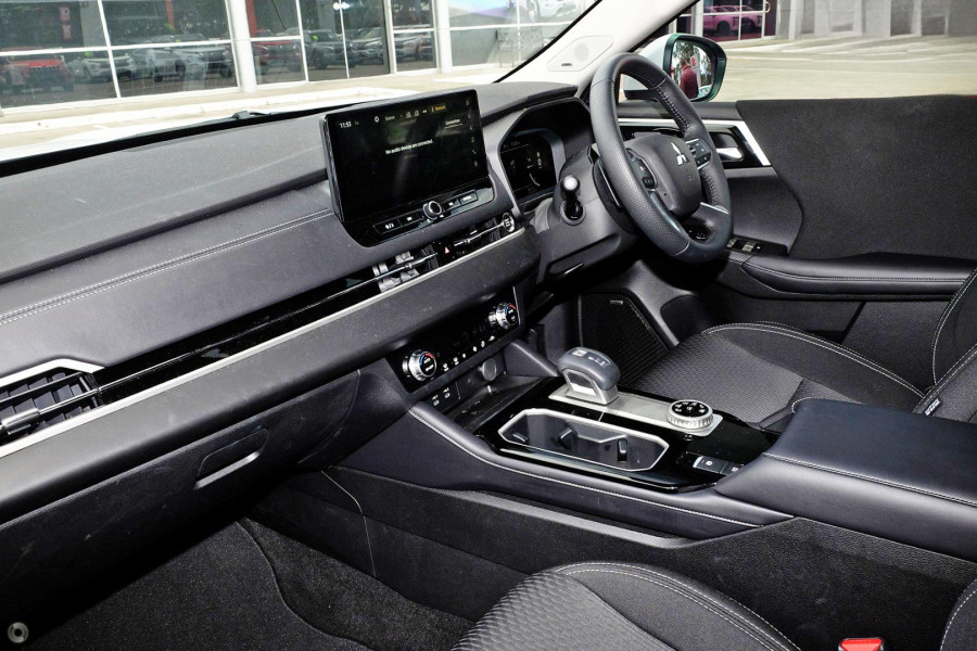 2025 Mitsubishi Outlander ZM LS SUV Image 7