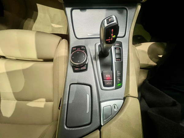 2015 BMW 5 Series F10 LCI 520i M Sport Sedan image 17