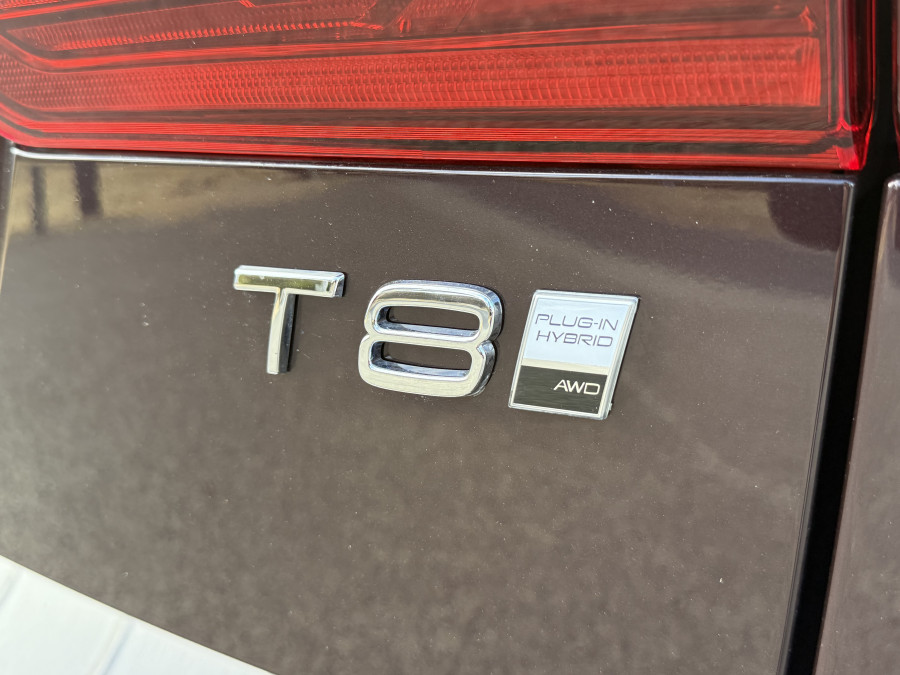 2025 MY26 Volvo XC60 UZ Plus T8 Plug-in Hybrid Dark SUV Image 11