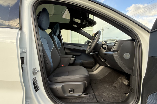 2026 Volvo EX30  Single Motor Extended Range Ultra SUV Image 8
