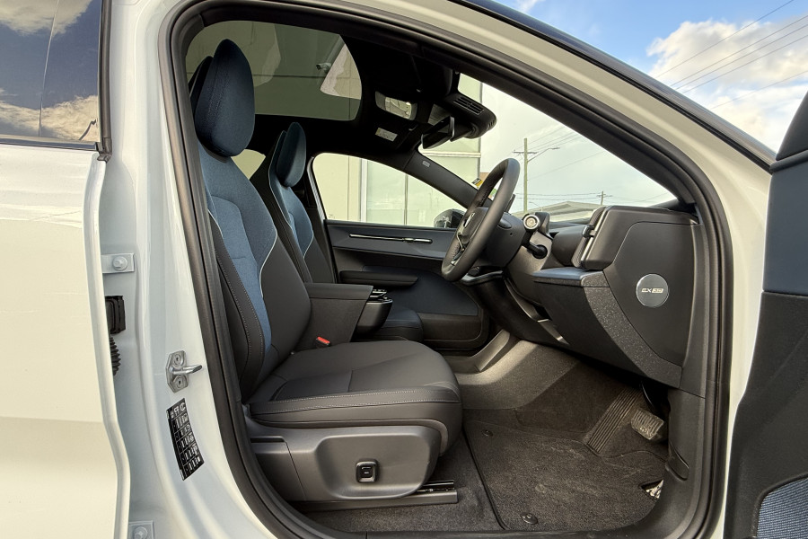 2026 Volvo EX30  Single Motor Extended Range Ultra SUV