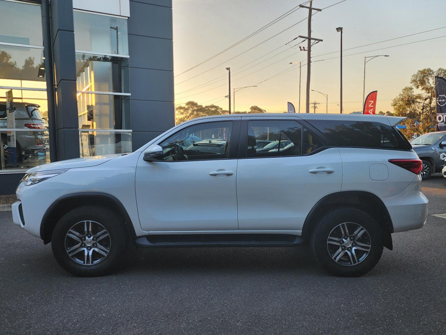2017 Toyota Fortuner GUN156R GX SUV Image 4